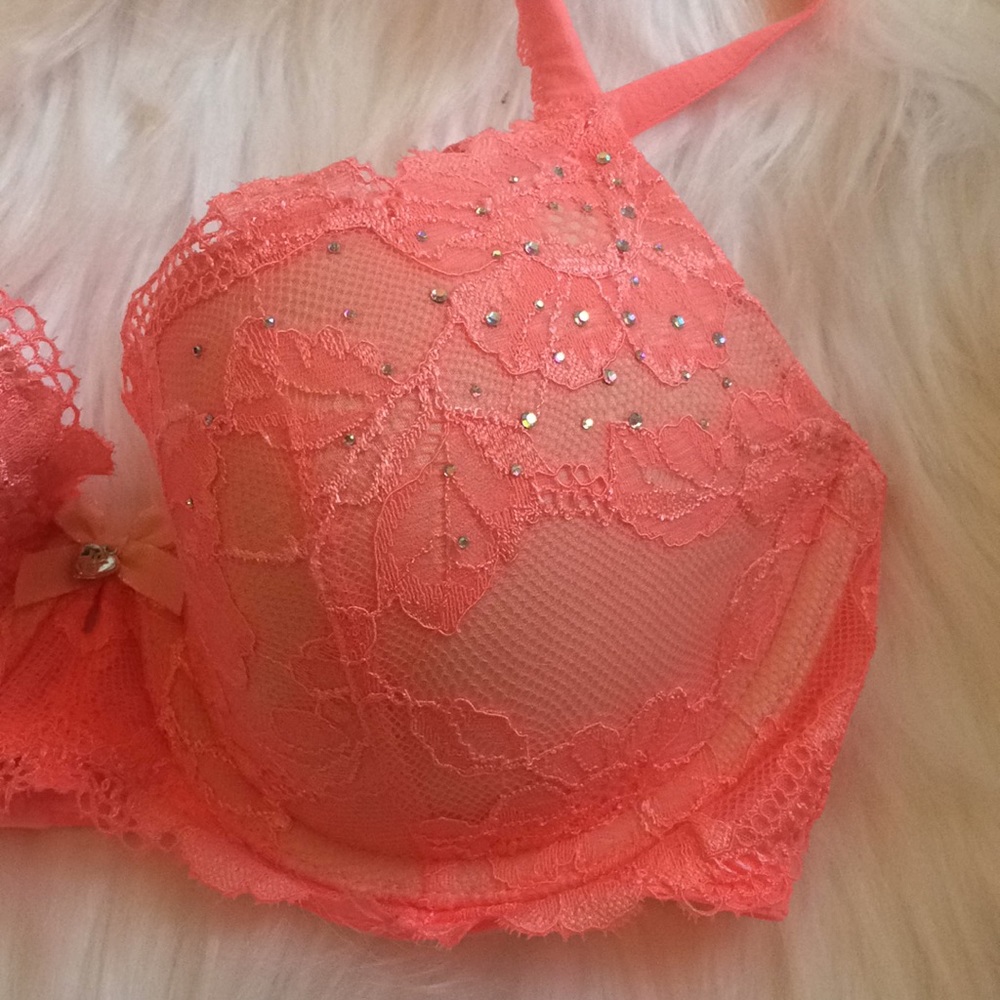 Victoria Secret Bra - Picture 2 of 2